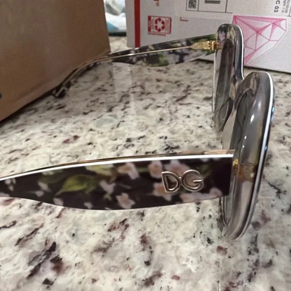 Dolce & Gabbana DG4236 Floral Oversized Sunglasses 2842/8G Italy - Picture 3 of 6